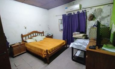 VENTA CASA CON COCHERA A 1 CUADRA DE BLAS PARERA
