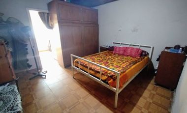 VENTA CASA CON COCHERA A 1 CUADRA DE BLAS PARERA