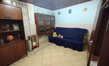 VENTA CASA CON COCHERA A 1 CUADRA DE BLAS PARERA