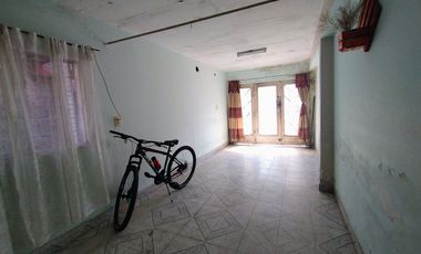 VENTA CASA CON COCHERA A 1 CUADRA DE BLAS PARERA