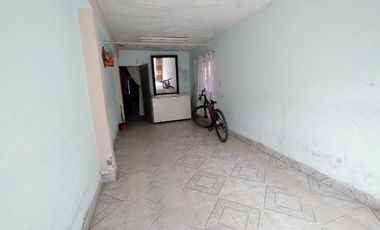 VENTA CASA CON COCHERA A 1 CUADRA DE BLAS PARERA