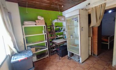 VENTA CASA CON COCHERA A 1 CUADRA DE BLAS PARERA