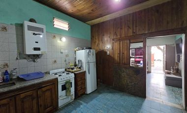 CASA 3 AMBIENTES EN VENTA EN LANÚS JARDIN COCHERA