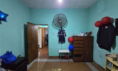 CASA 3 AMBIENTES EN VENTA EN LANÚS JARDIN COCHERA