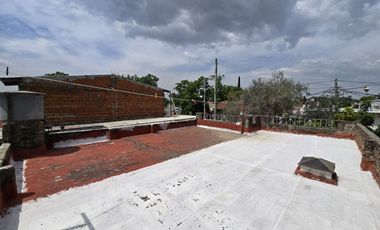 CASA 3 AMBIENTES EN VENTA EN LANÚS JARDIN COCHERA