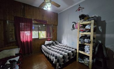 CASA 3 AMBIENTES EN VENTA EN LANÚS JARDIN COCHERA