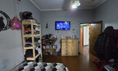 CASA 3 AMBIENTES EN VENTA EN LANÚS JARDIN COCHERA