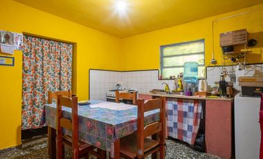VENTA CASA DOS DORMITORIOS Y DPTO INDEPENDIENTE