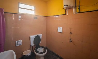 VENTA CASA DOS DORMITORIOS Y DPTO INDEPENDIENTE