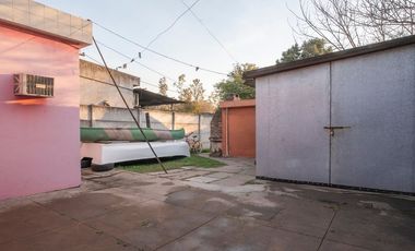 VENTA CASA DOS DORMITORIOS Y DPTO INDEPENDIENTE