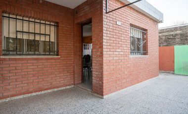 VENTA CASA DOS DORMITORIOS Y DPTO INDEPENDIENTE