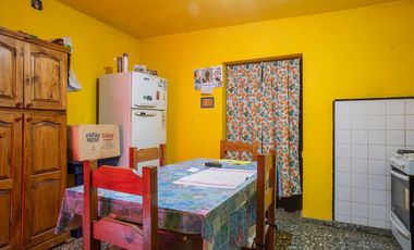 VENTA CASA DOS DORMITORIOS Y DPTO INDEPENDIENTE