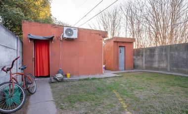 VENTA CASA DOS DORMITORIOS Y DPTO INDEPENDIENTE