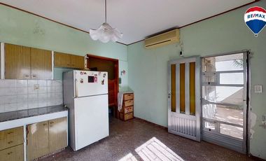 VENTA CASA 3 AMB QUINCHO GARAGE LANUS