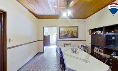 VENTA CASA 3 AMB QUINCHO GARAGE LANUS