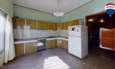 VENTA CASA 3 AMB QUINCHO GARAGE LANUS