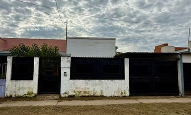 CASA 3 AMBIENTES EN VENTA B AEROCLUB GOYA CTES