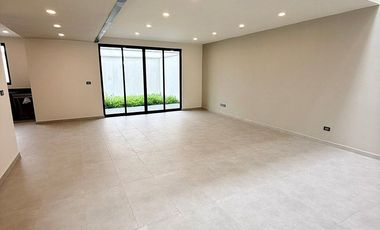 Casa en venta en Xalapa – 4 recámaras, jardín y terrazas en Paseo de la Reina