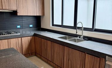 Casa en venta en Xalapa – 4 recámaras, jardín y terrazas en Paseo de la Reina