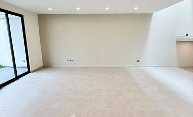 Casa en venta en Xalapa – 4 recámaras, jardín y terrazas en Paseo de la Reina