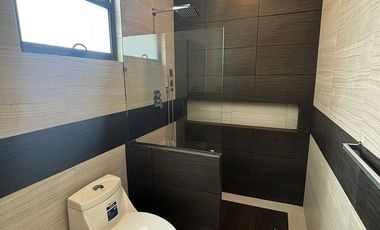 Casa en venta en Xalapa – 4 recámaras, jardín y terrazas en Paseo de la Reina