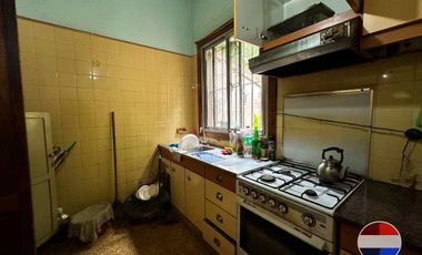 CASA y  3 LOCALES SOBRE 3 TERRENOS  EN LAS HERAS