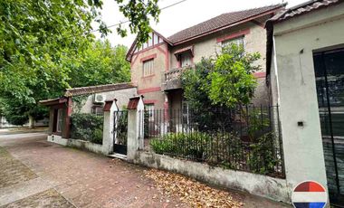 CASA y  3 LOCALES SOBRE 3 TERRENOS  EN LAS HERAS
