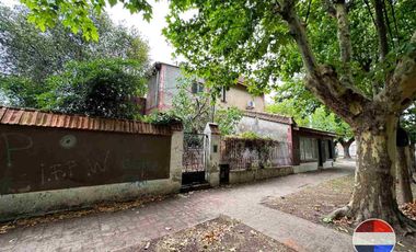 CASA y  3 LOCALES SOBRE 3 TERRENOS  EN LAS HERAS