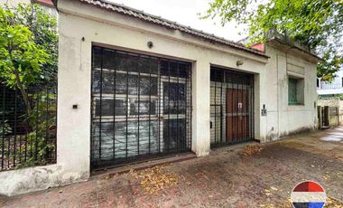 CASA y  3 LOCALES SOBRE 3 TERRENOS  EN LAS HERAS