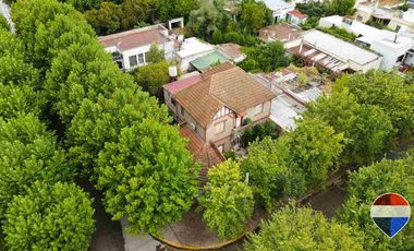 CASA y  3 LOCALES SOBRE 3 TERRENOS  EN LAS HERAS
