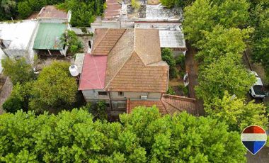 CASA y  3 LOCALES SOBRE 3 TERRENOS  EN LAS HERAS