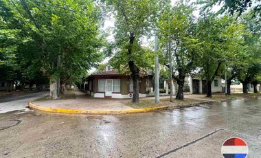 CASA y  3 LOCALES SOBRE 3 TERRENOS  EN LAS HERAS