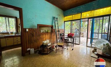 CASA y  3 LOCALES SOBRE 3 TERRENOS  EN LAS HERAS
