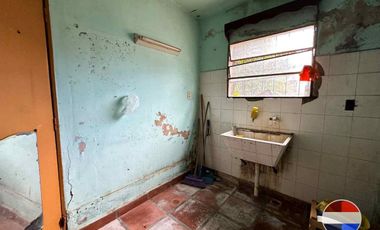 CASA y  3 LOCALES SOBRE 3 TERRENOS  EN LAS HERAS