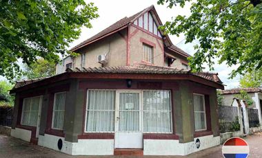 CASA y  3 LOCALES SOBRE 3 TERRENOS  EN LAS HERAS