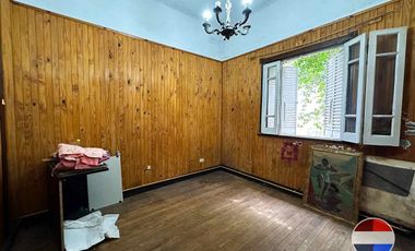 CASA y  3 LOCALES SOBRE 3 TERRENOS  EN LAS HERAS