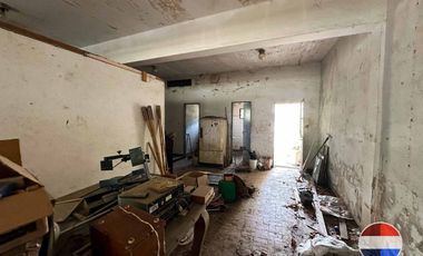 CASA y  3 LOCALES SOBRE 3 TERRENOS  EN LAS HERAS