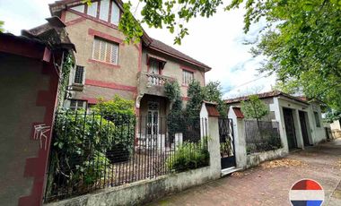 CASA y  3 LOCALES SOBRE 3 TERRENOS  EN LAS HERAS