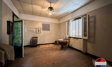 CASA y  3 LOCALES SOBRE 3 TERRENOS  EN LAS HERAS