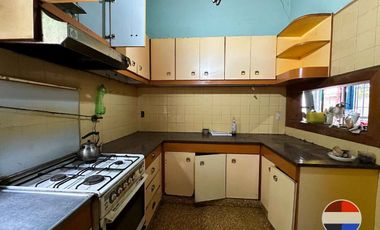 CASA y  3 LOCALES SOBRE 3 TERRENOS  EN LAS HERAS