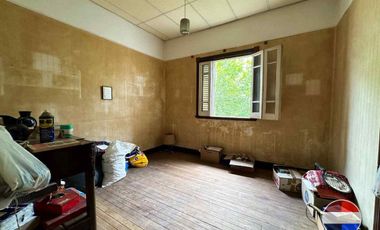 CASA y  3 LOCALES SOBRE 3 TERRENOS  EN LAS HERAS