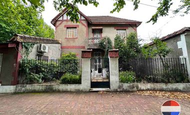 CASA y  3 LOCALES SOBRE 3 TERRENOS  EN LAS HERAS