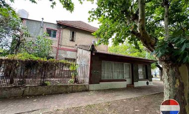CASA y  3 LOCALES SOBRE 3 TERRENOS  EN LAS HERAS