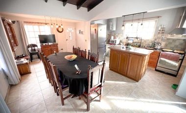 Vta Casa 5 AMB, Cochera, a.cred Permuta S Lugares