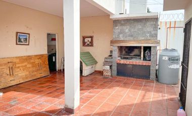 Vta Casa 5 AMB, Cochera, a.cred Permuta S Lugares