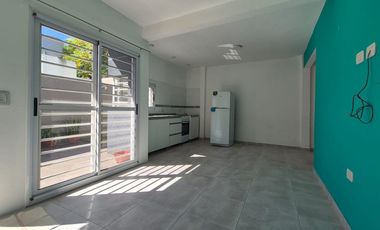 VENTA CASA LOTE PROPIO CON GALPON EN WILDE 10 X 46