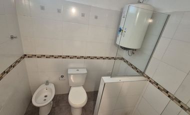 VENTA CASA LOTE PROPIO CON GALPON EN WILDE 10 X 46