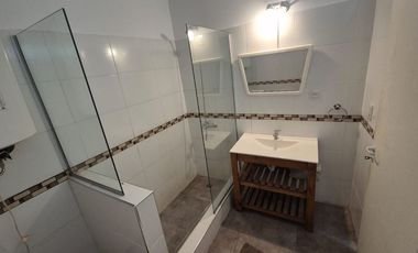 VENTA CASA LOTE PROPIO CON GALPON EN WILDE 10 X 46