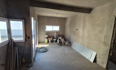VENTA CASA LOTE PROPIO CON GALPON EN WILDE 10 X 46