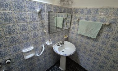VENTA CASA LOTE PROPIO CON GALPON EN WILDE 10 X 46